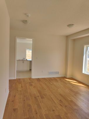 For Lease - 6 Fenn Crescent, New Tecumseth, Ontario - Photo 1