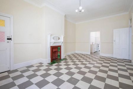 LOCATION, LOCATION, LOCATION!! - Photo 2