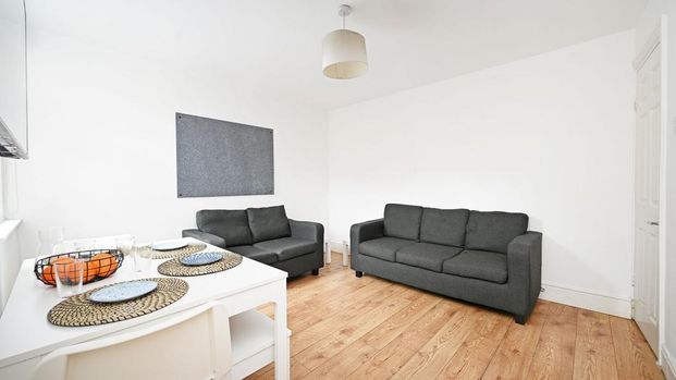 4 bedroom terraced house to rent - Photo 1