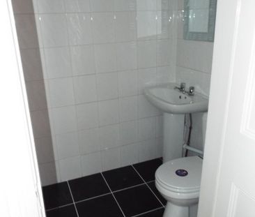 3 bedroom flat to rent - Photo 6
