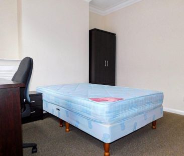 3 bedroom terraced house to rent - Photo 3