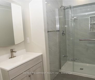 Detached Home For Lease | X8141704 - Photo 6