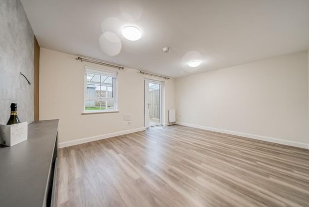 4 bedroom terraced house to rent - Photo 1