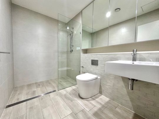 Modern and Spacious 2 Bedroom Apartment - Photo 1