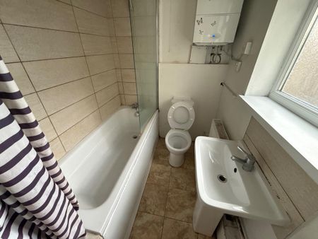 2 bedroom terraced house to rent - Photo 2