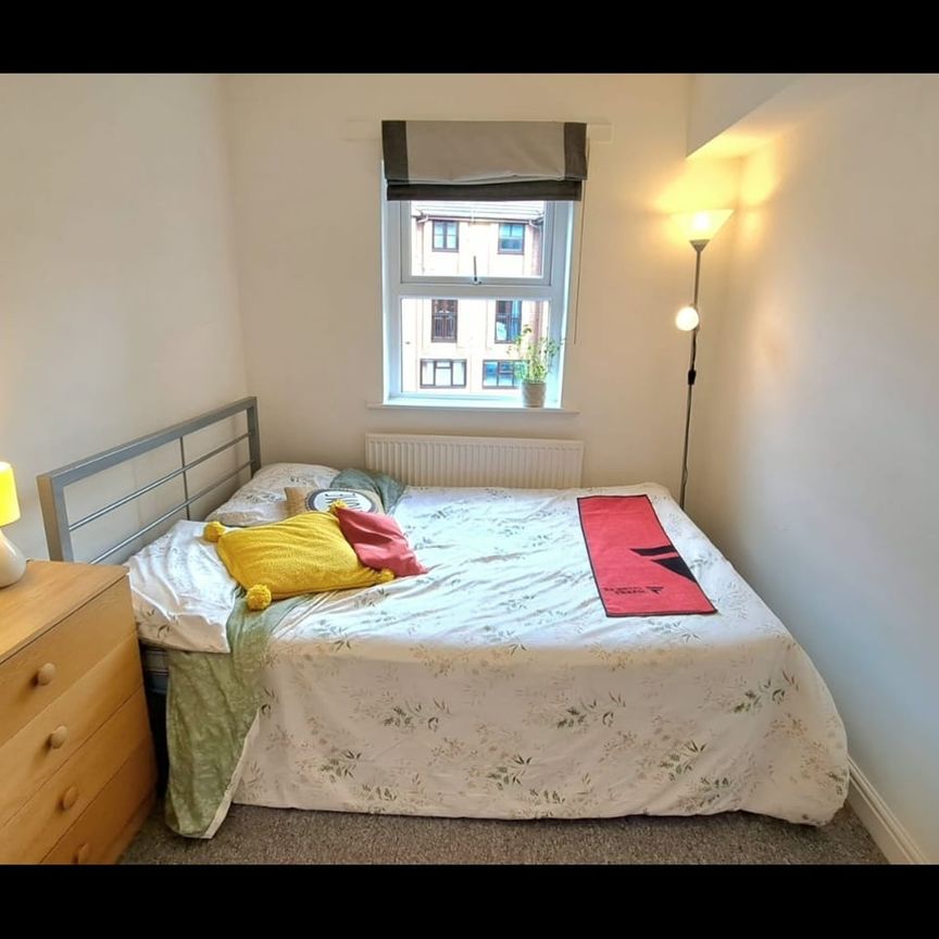 Room in a Shared Flat, Exeter Court, M20 - Photo 1
