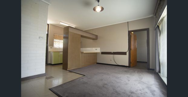 NEAT& TIDY 3-BEDROOM BEACH SIDE UNIT – Comfort, Convenience & Coastal Living! - Photo 1