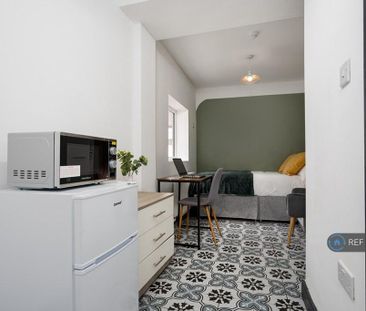 1 bedroom in a house share to rent - Photo 5