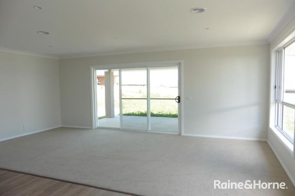 New Estate at Kelso- Available 11.11.25 - Photo 1