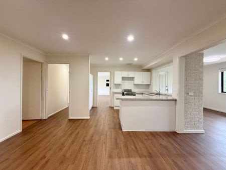 10 Myrtle Close, Adamstown Heights - Photo 3