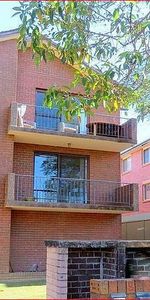 Well maintained 1 bedroom unit - Photo 3
