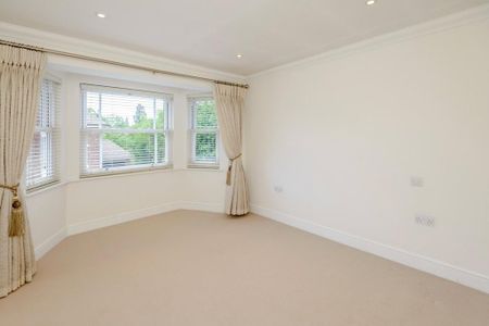 4 bedroom semi-detached house to rent - Photo 2