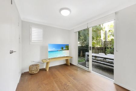 Sensational Townhouse - 1 minute walk to River and Cafes - Photo 2