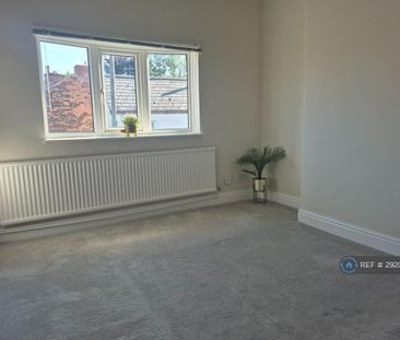 2 bedroom semi-detached house to rent - Photo 3