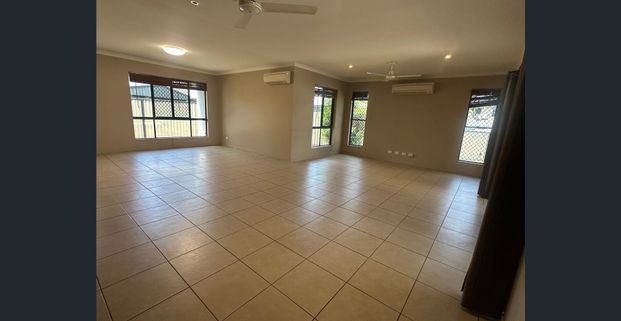 4 BEDROOM HOME IN A QUIET STREET - Photo 1