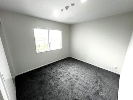 RARE MODERN PENTHOUSE - SPACIOUS & CENTRAL - Photo 3