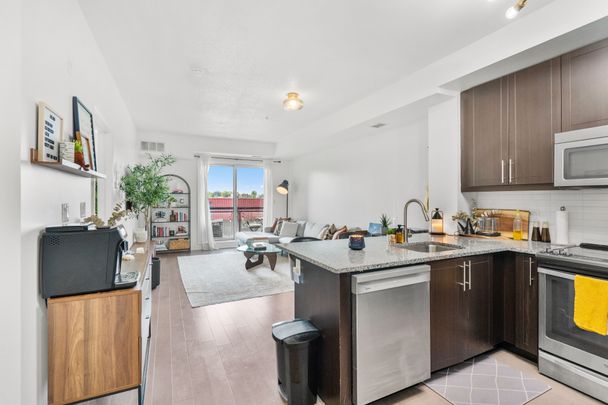 For Lease - 3170 Erin Mills Parkway Unit# 311, Mississauga, Ontario - Photo 1