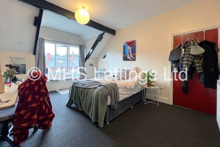 8 Bedroom Mid Terraced House for rent in Regent Park Avenue - Photo 3