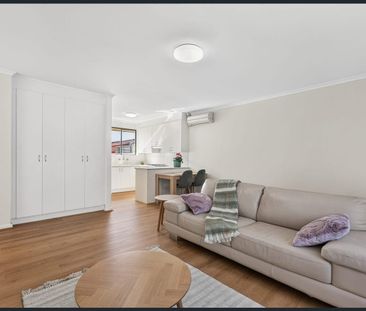 Quiet & Convenient Unit in the Heart of Campbelltown! - Photo 2