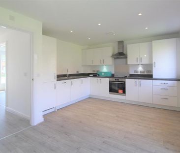 3 bedroom semi-detached house to rent - Photo 6