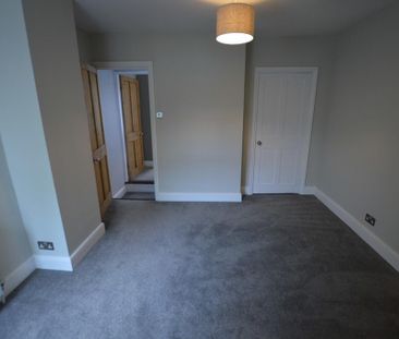 3 bedroom terraced house to rent - Photo 6