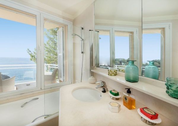 Frontline Villa in sol de mallorca to rent