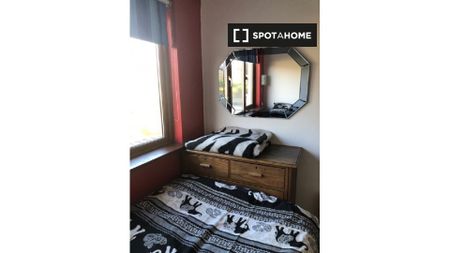 Single Bedroom for rent in 4-Bedroom House in Clontarf - Photo 2