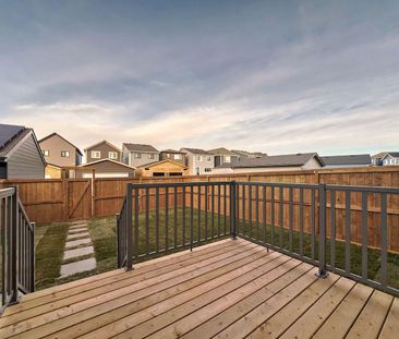 1070 Mahogany Blvd SE, Calgary - Photo 4