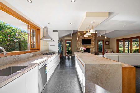 Private Family Home - Photo 5