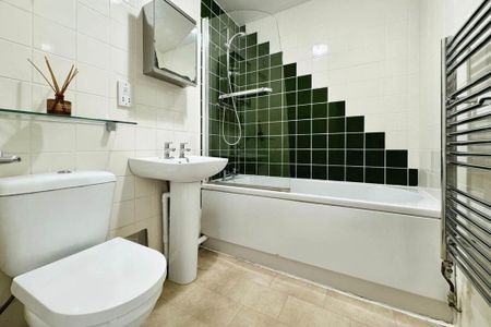 2 bedroom flat to rent - Photo 2