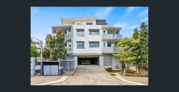 SUPERIOR APARTMENT IN PERFECT LOCATION - Photo 1