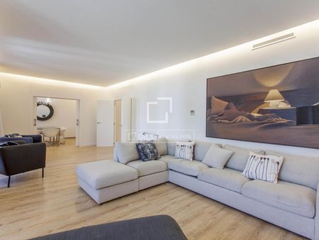 Excellent 6-bedroom apartment with a balcony for rent in El Pla del Remei, Valencia - Photo 3