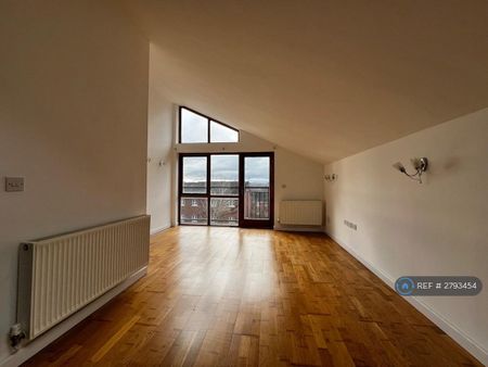 2 bedroom flat to rent - Photo 2