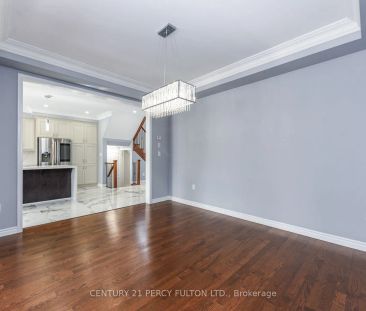 1040 Foxtail Crescent #Main & 2nd - Photo 5