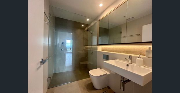 Stylish and Modern One Bedroom in Prime Location - Photo 1