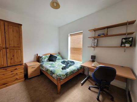 3 Bedroom, 11 Vecqueray Street – Student Accommodation Coventry - Photo 3