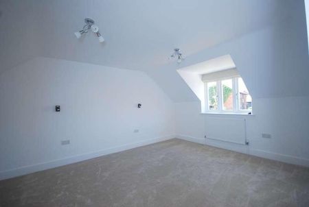 Wendover High Street, HP22 - Photo 3