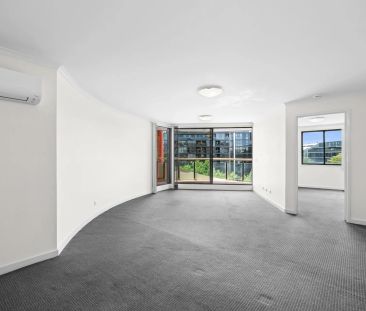 Modern 2-Bedroom Apartment in the Phoenix Complex – Walk to the CBD! - Photo 6