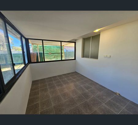 12 Goudhurst Place, Gosnells, WA 6110 - Photo 3