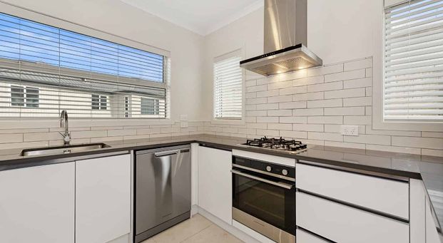 Style, location and zoning. - Photo 1