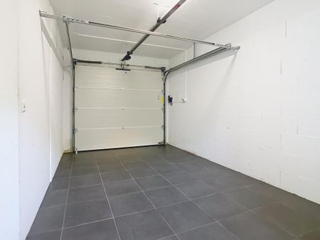 Semi-detached villa by the garages - Photo 4