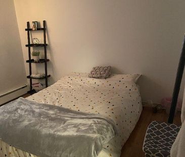 3½ à 950$/mois, eau chaude et chauffage inclus - Photo 2