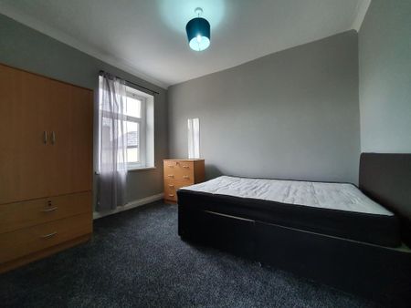 2 bedroom flat to rent - Photo 4
