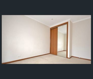 Comfortable living in a prime Preston location - Photo 3