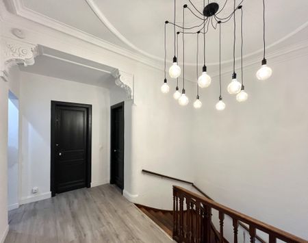 Location Appartement 11 pièces 253m² ROUBAIX 59100 - Photo 2