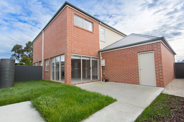 Neat & Tidy Town House Only Minutes From The CBD - Photo 1