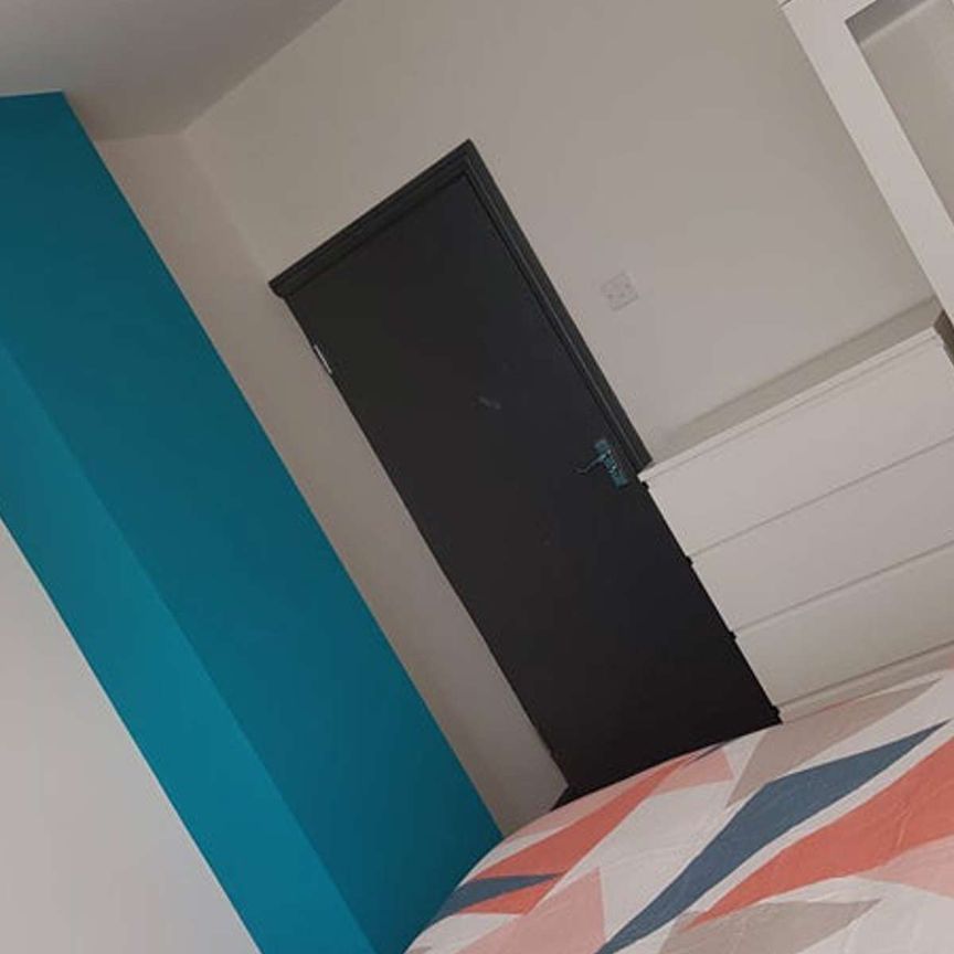Town Centre Property Room 2 - Photo 1