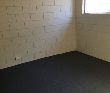 Low-Maintenance 2-Bedroom Unit in Prime Beenleigh Location - Photo 3
