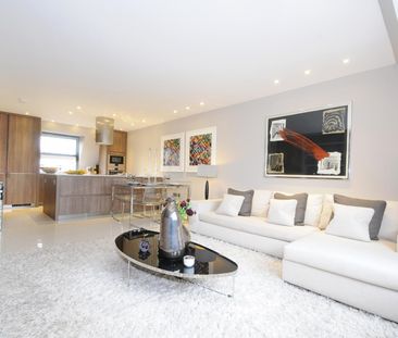 Duplex Penthouse, Boydell Court - Photo 4