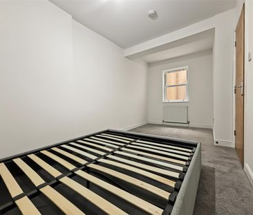 2 Bedroom Flat / Apartment to let - Photo 2